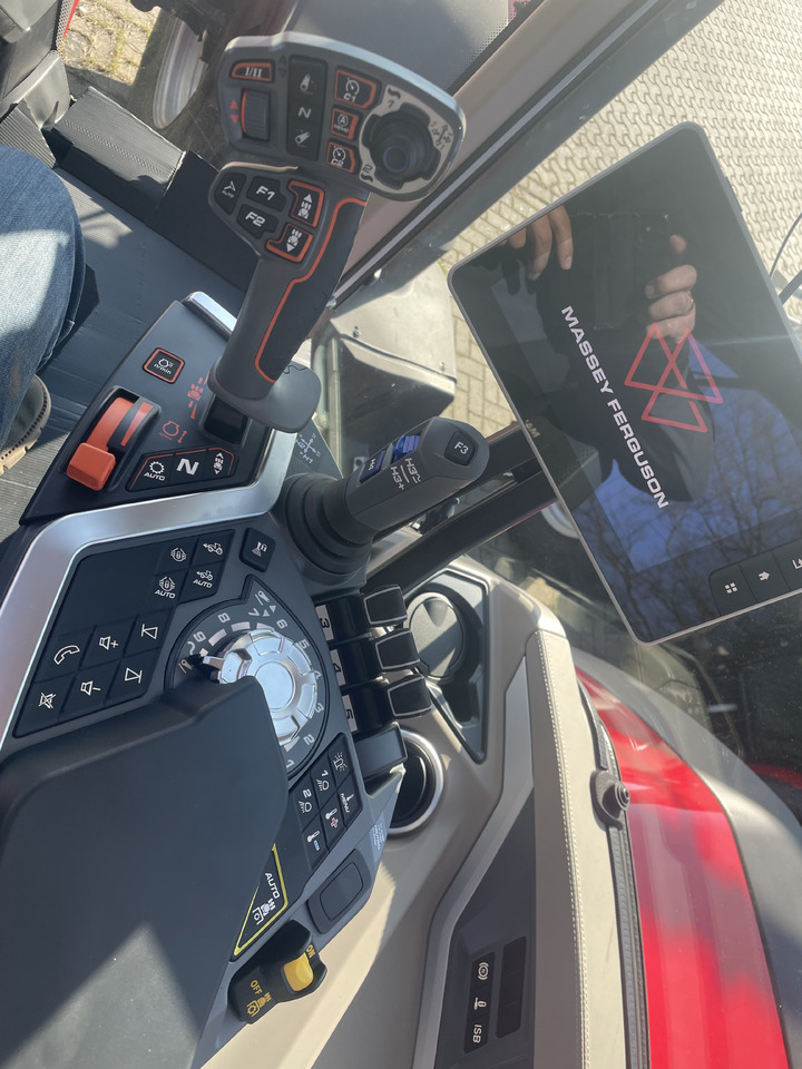 Massey Ferguson 8S.265 Dyna-VT EXCLUSIVE - Farm tractor: picture 3 Massey Ferguson 8S.265 Dyna-VT EXCLUSIVE - Farm tractor: picture 3