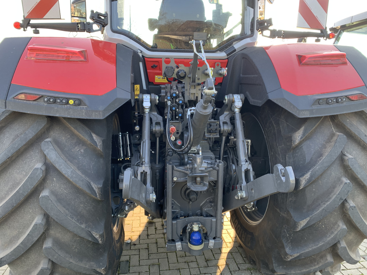 Massey Ferguson 8S.305 Dyna-VT Exclusive - Farm tractor: picture 5 Massey Ferguson 8S.305 Dyna-VT Exclusive - Farm tractor: picture 5