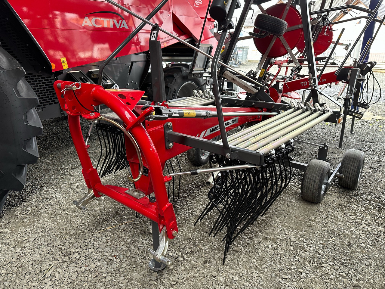 Massey Ferguson RK 451 DN - Tedder/ Rake: picture 2 Massey Ferguson RK 451 DN - Tedder/ Rake: picture 2