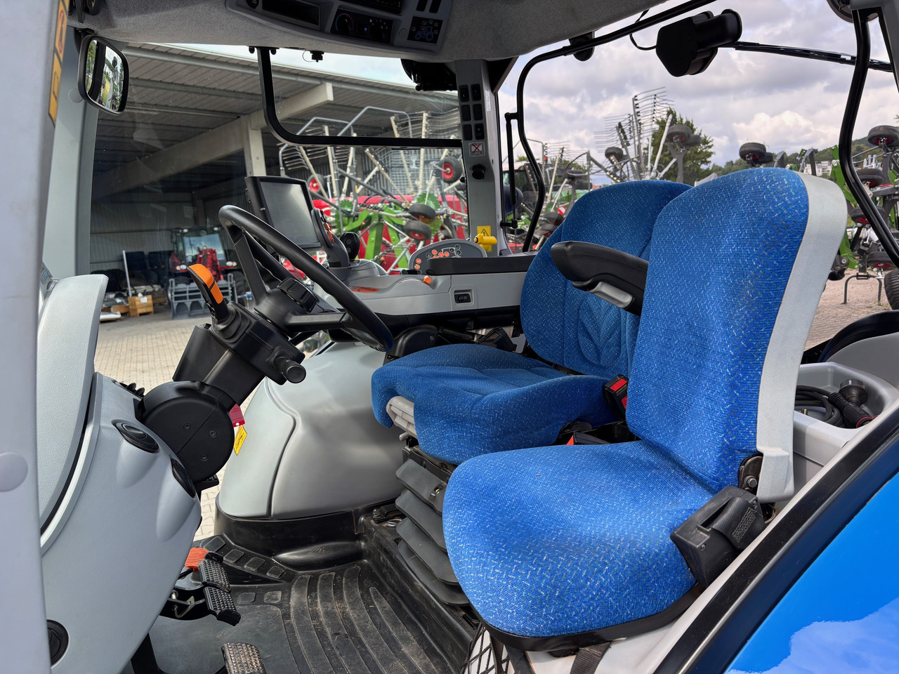 New Holland T6.140 Auto Command - Farm tractor: picture 4 New Holland T6.140 Auto Command - Farm tractor: picture 4