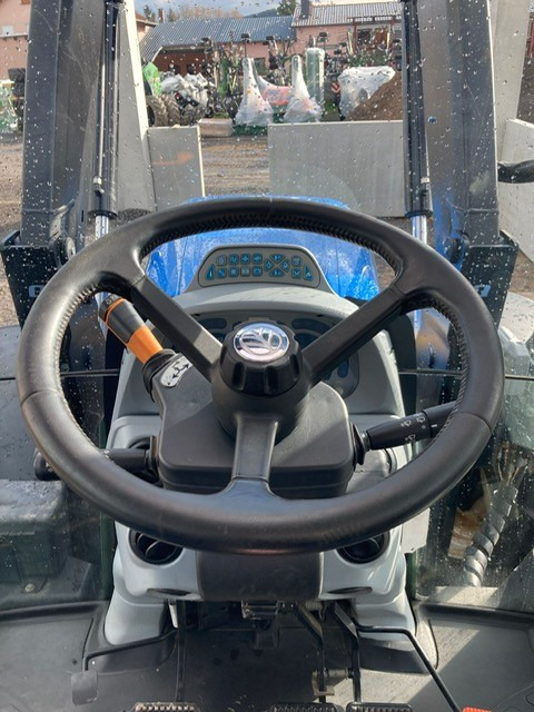 Farm tractor New Holland T7.200 Autocommand: picture 6