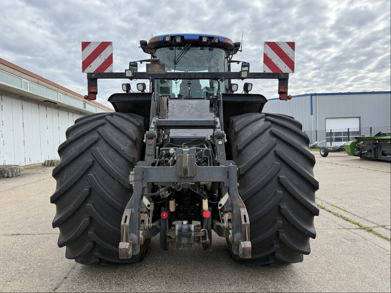 New Holland T9.560 - Farm tractor: picture 4 New Holland T9.560 - Farm tractor: picture 4