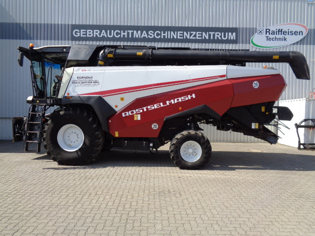 Rostselmash RSM 161 - Combine harvester: picture 1 Rostselmash RSM 161 - Combine harvester: picture 1