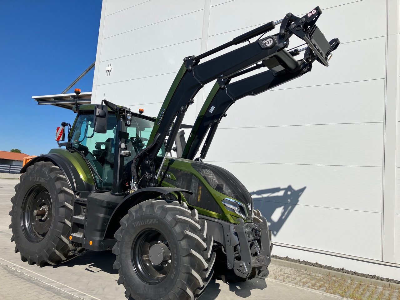 Valtra Q 285 - Farm tractor: picture 4 Valtra Q 285 - Farm tractor: picture 4