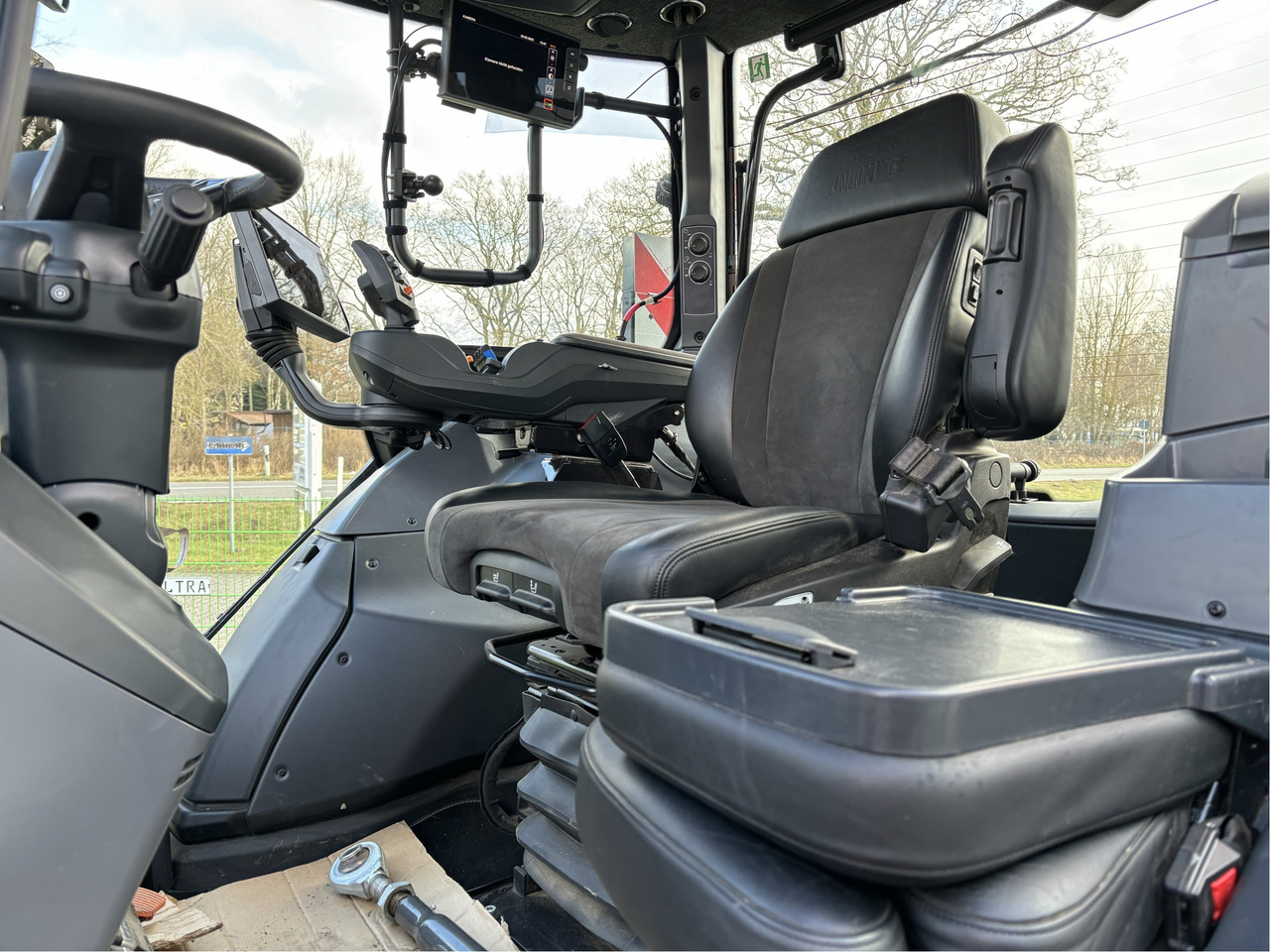 Valtra Q305 - Farm tractor: picture 3 Valtra Q305 - Farm tractor: picture 3