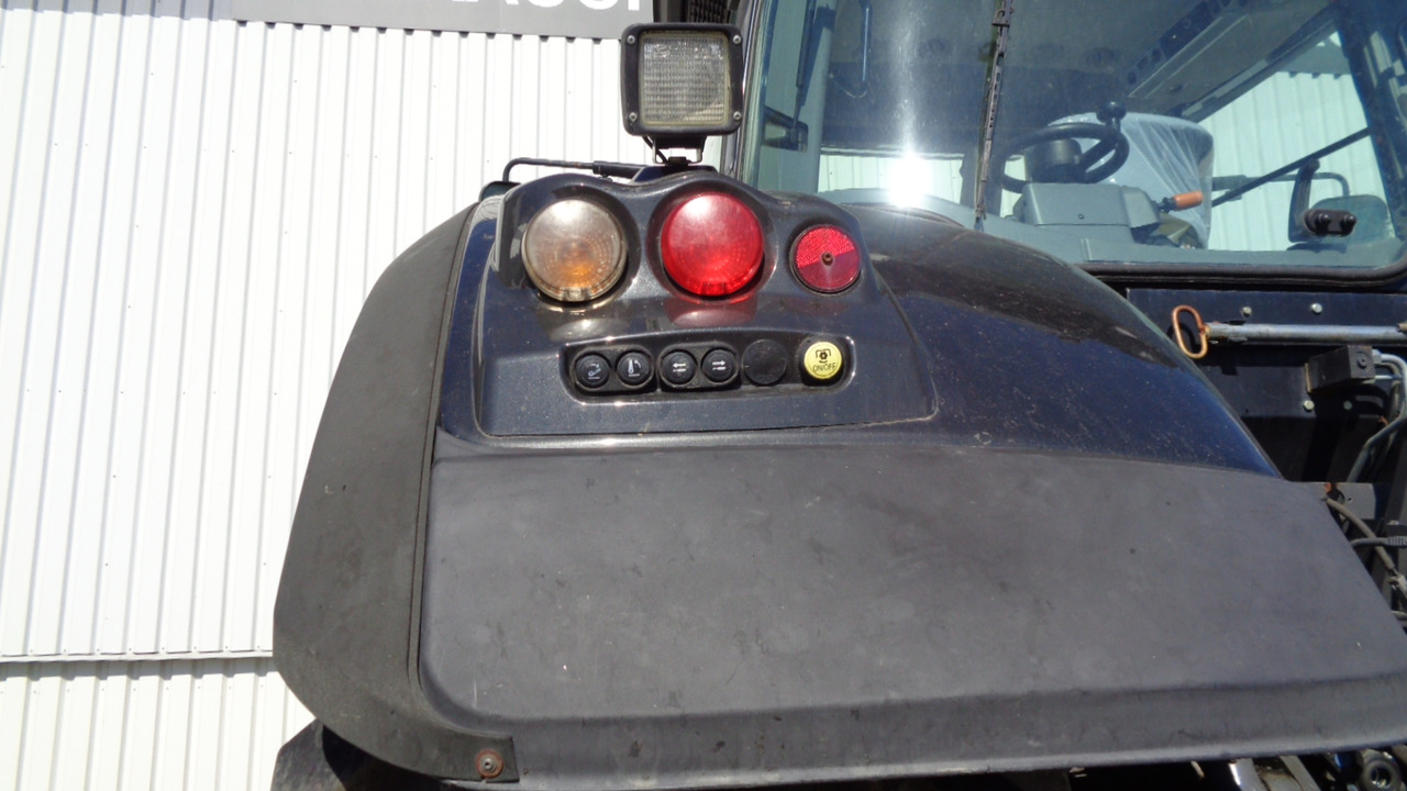 Farm tractor Valtra S374: picture 9