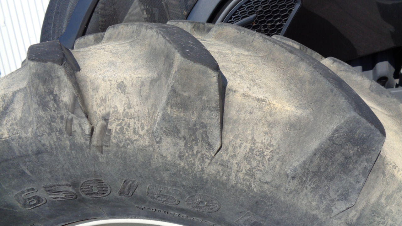 Farm tractor Valtra S374: picture 11