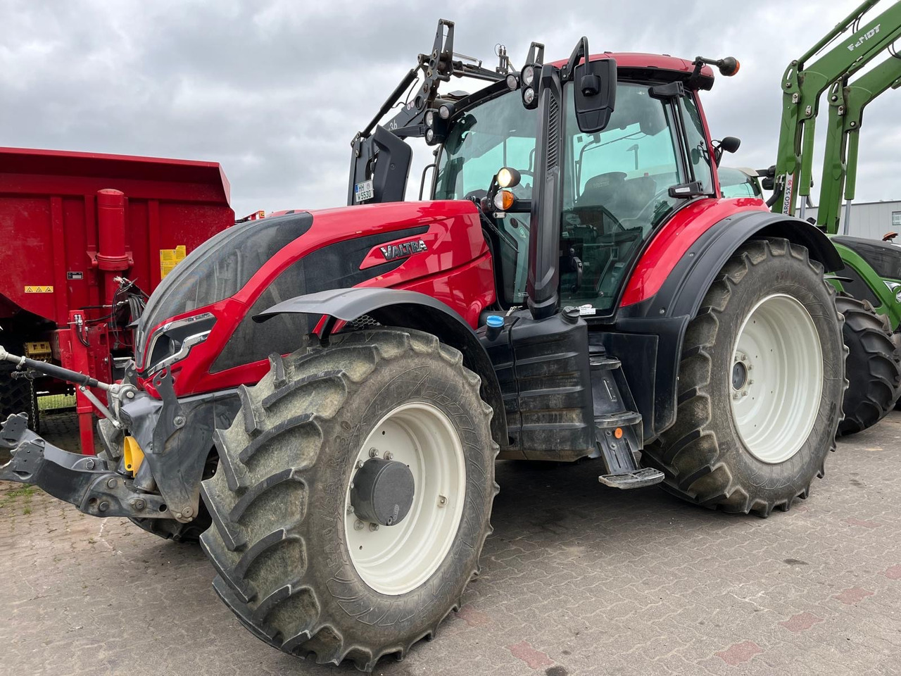 Valtra T 175 Active - Farm tractor: picture 1 Valtra T 175 Active - Farm tractor: picture 1