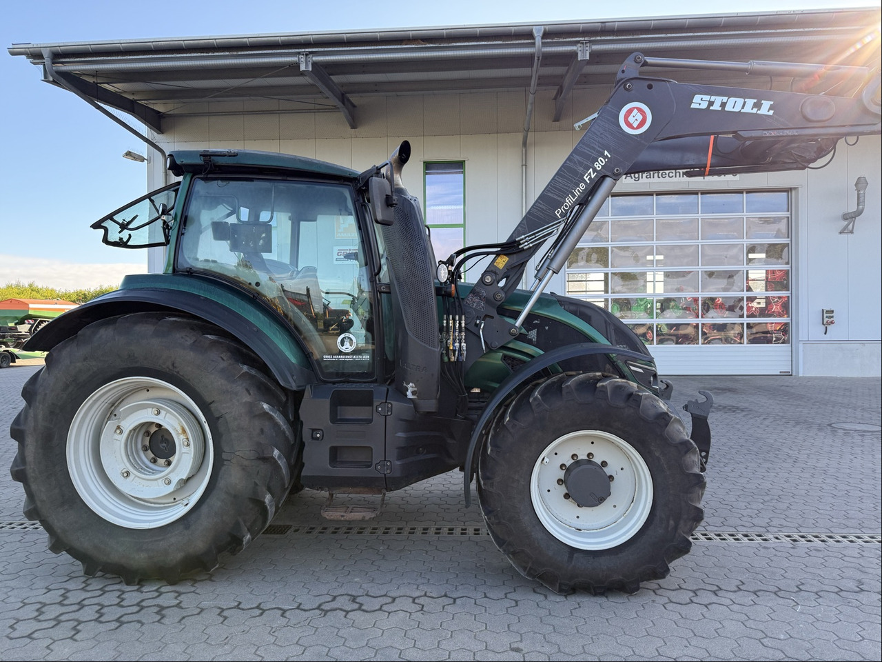 Valtra T194 Versu - Farm tractor: picture 5 Valtra T194 Versu - Farm tractor: picture 5