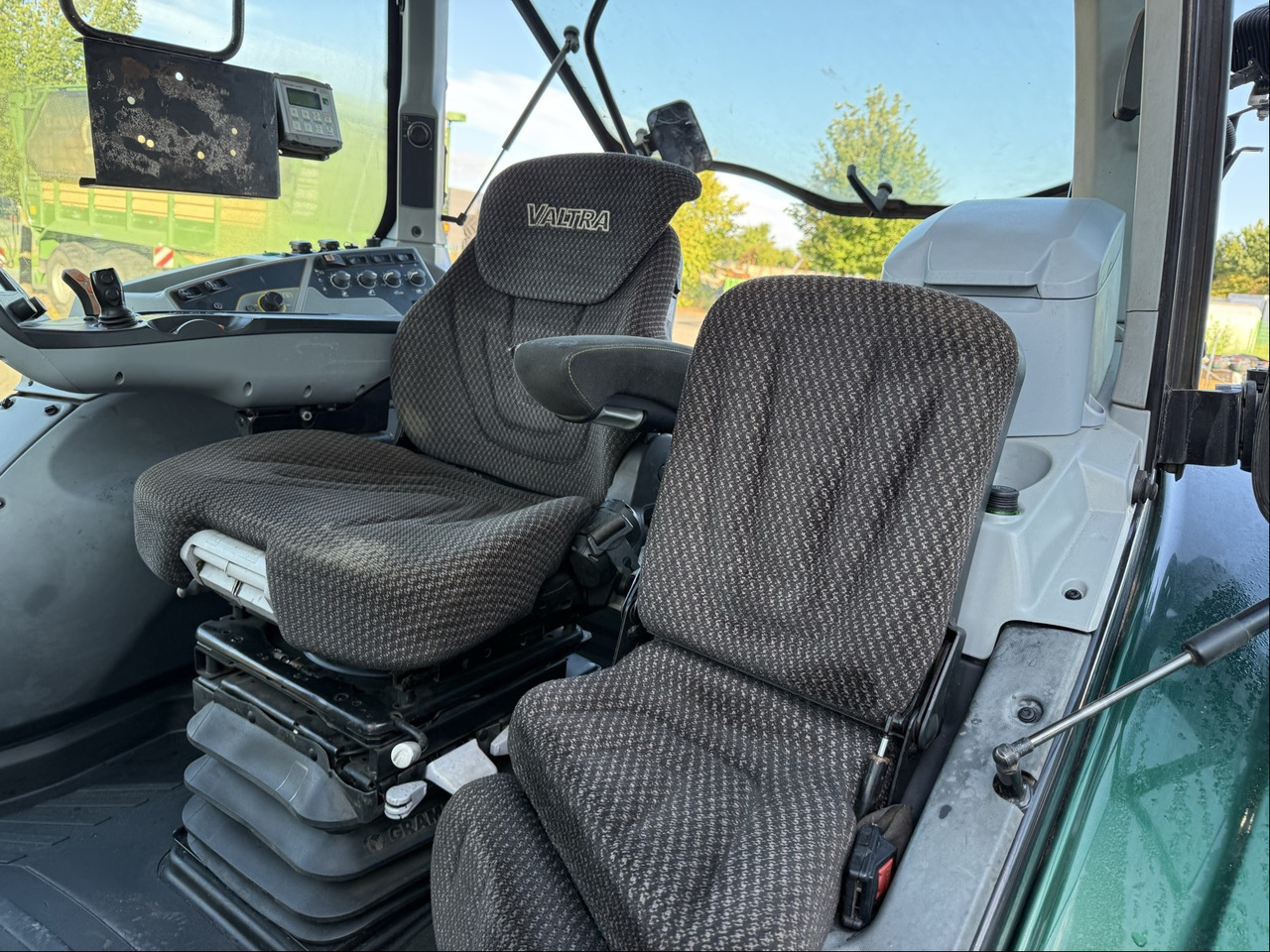 Valtra T194 Versu - Farm tractor: picture 5 Valtra T194 Versu - Farm tractor: picture 5