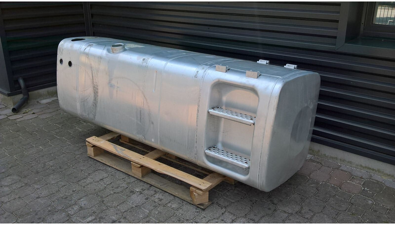 MAN 780L + 85L AdBlue - Fuel tank for Truck: picture 2 MAN 780L + 85L AdBlue - Fuel tank for Truck: picture 2