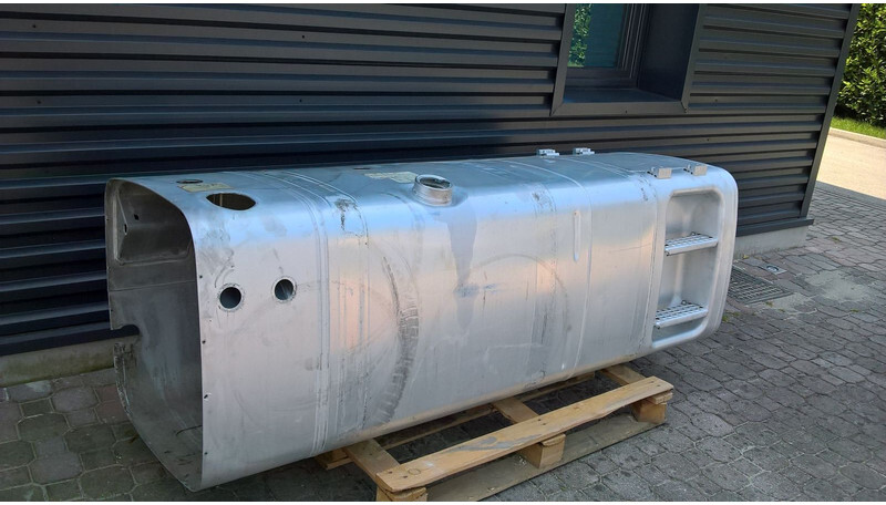 MAN 780L + 85L AdBlue - Fuel tank for Truck: picture 3 MAN 780L + 85L AdBlue - Fuel tank for Truck: picture 3