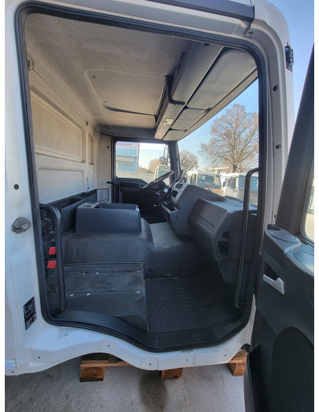 Cab and interior for Truck MAN TGM - Day cab: picture 8