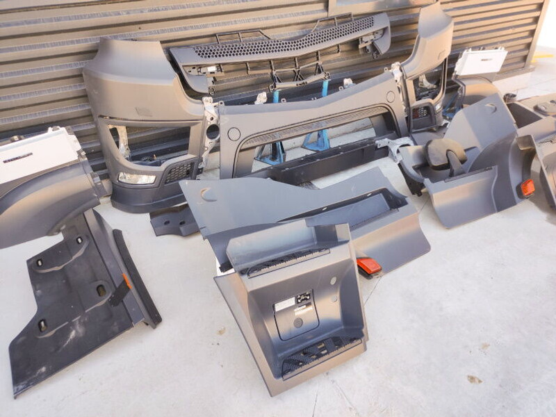 Mercedes-Benz ACTROS AROCS - Bumper for Truck: picture 2 Mercedes-Benz ACTROS AROCS - Bumper for Truck: picture 2