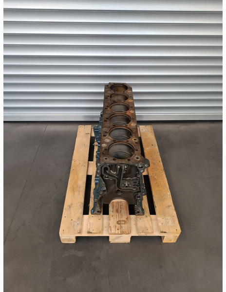 Renault PREMIUM - Cylinder block for Truck: picture 2 Renault PREMIUM - Cylinder block for Truck: picture 2