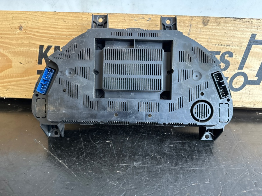 IVECO INSTRUMENT CLUSTER 5801938082 - Cab and interior for Truck: picture 5 IVECO INSTRUMENT CLUSTER 5801938082 - Cab and interior for Truck: picture 5