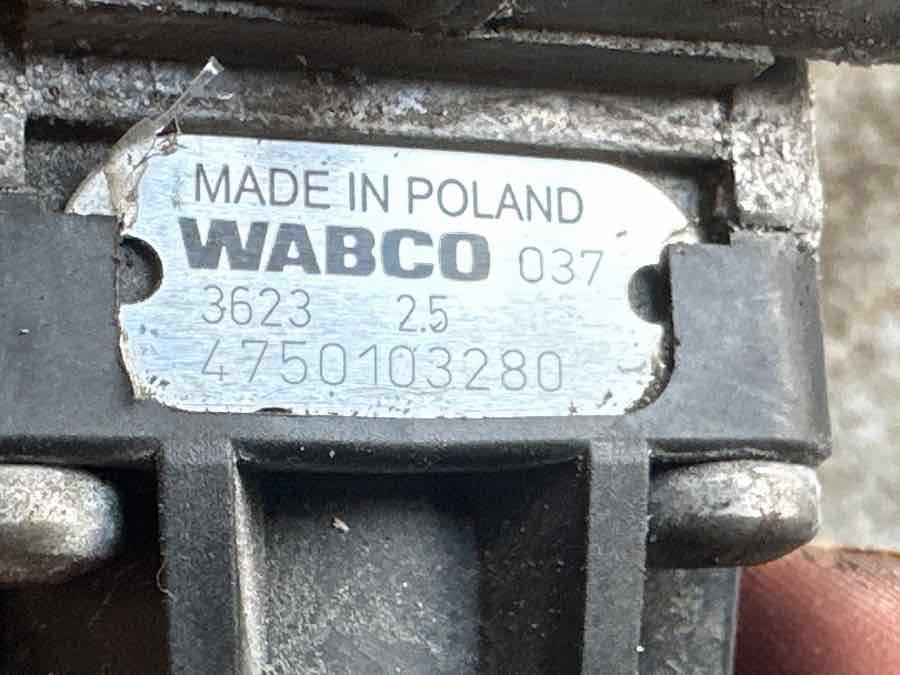 MAN 2,5 BAR VALVE 81.52101-6294 - Brake valve for Truck: picture 3 MAN 2,5 BAR VALVE 81.52101-6294 - Brake valve for Truck: picture 3
