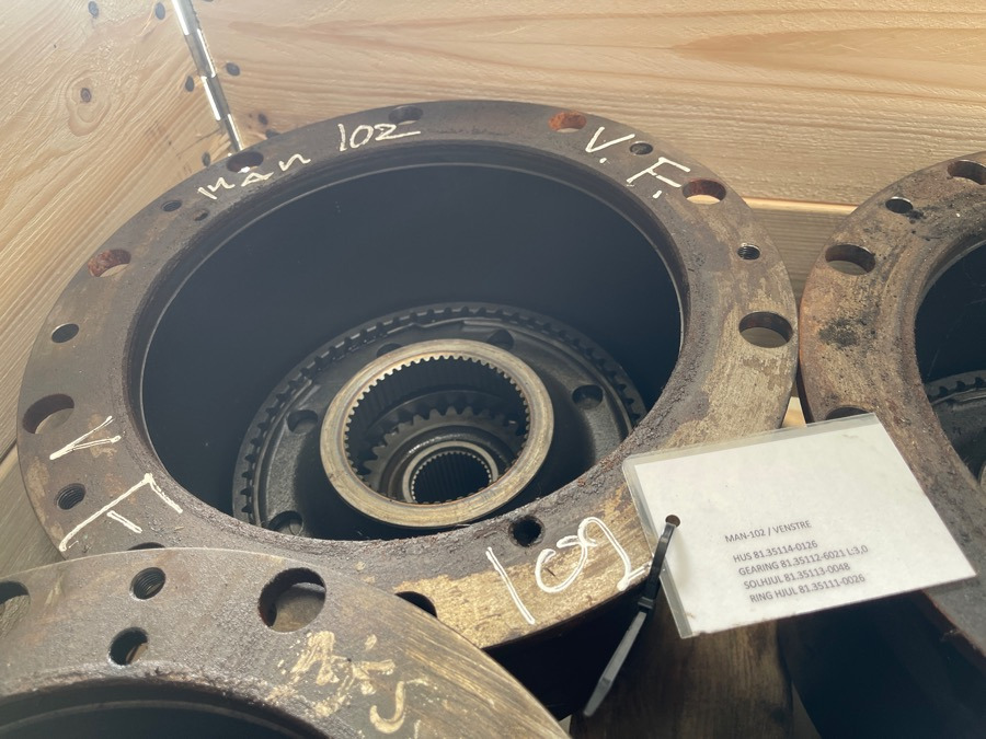 MAN COMPLTE HUBREDUCTION LEFT SIDE 81.35114-0126 = 3,0 - Wheel hub for Truck: picture 1 MAN COMPLTE HUBREDUCTION LEFT SIDE 81.35114-0126 = 3,0 - Wheel hub for Truck: picture 1