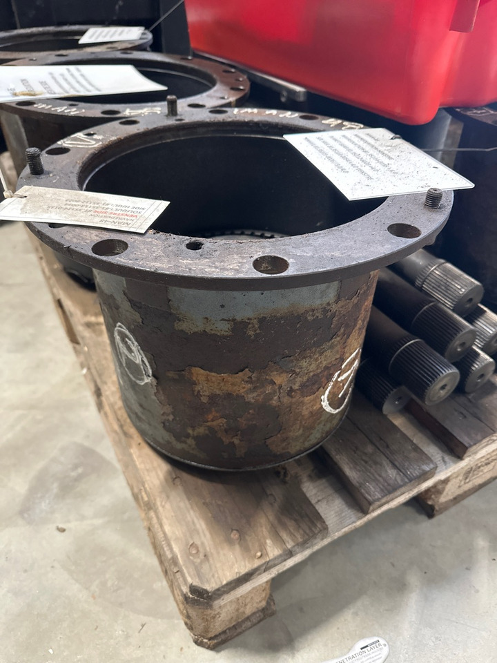 MAN COMPLTE HUBREDUCTION LEFT SIDE 81.35114-0135 = 4,0 - Wheel hub for Truck: picture 1 MAN COMPLTE HUBREDUCTION LEFT SIDE 81.35114-0135 = 4,0 - Wheel hub for Truck: picture 1