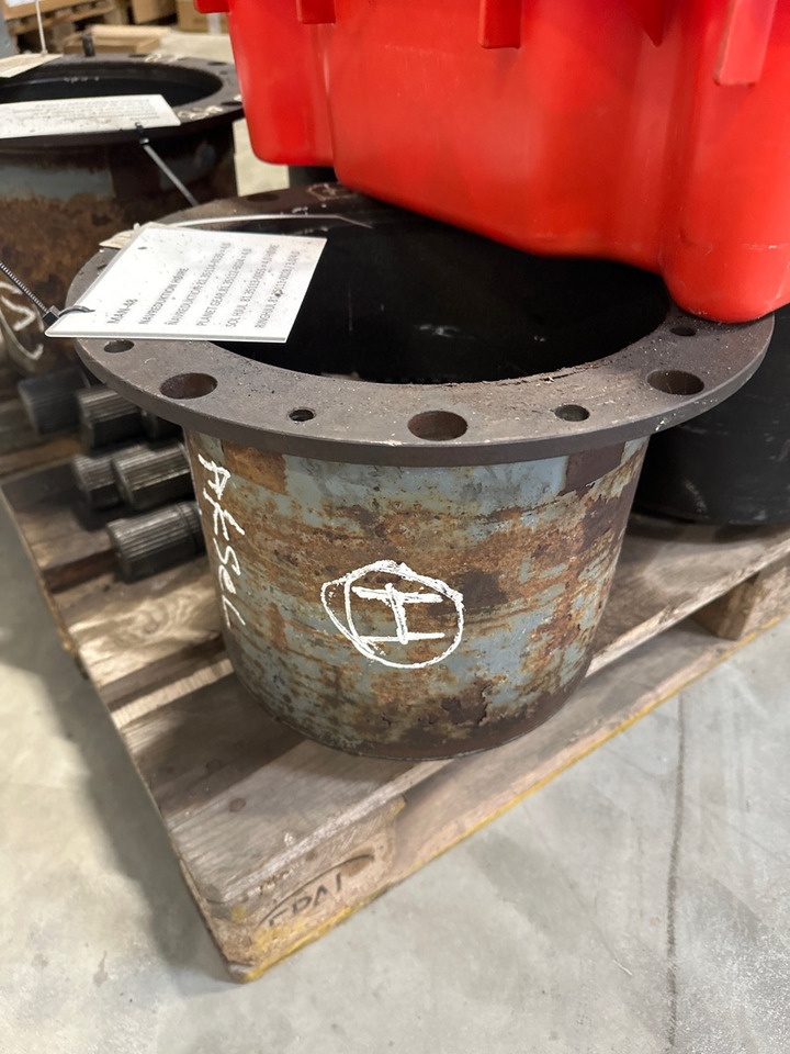 MAN COMPLTE HUBREDUCTION RIGHT SIDE 81.35114-0135 = 4,0 - Wheel hub for Truck: picture 1 MAN COMPLTE HUBREDUCTION RIGHT SIDE 81.35114-0135 = 4,0 - Wheel hub for Truck: picture 1