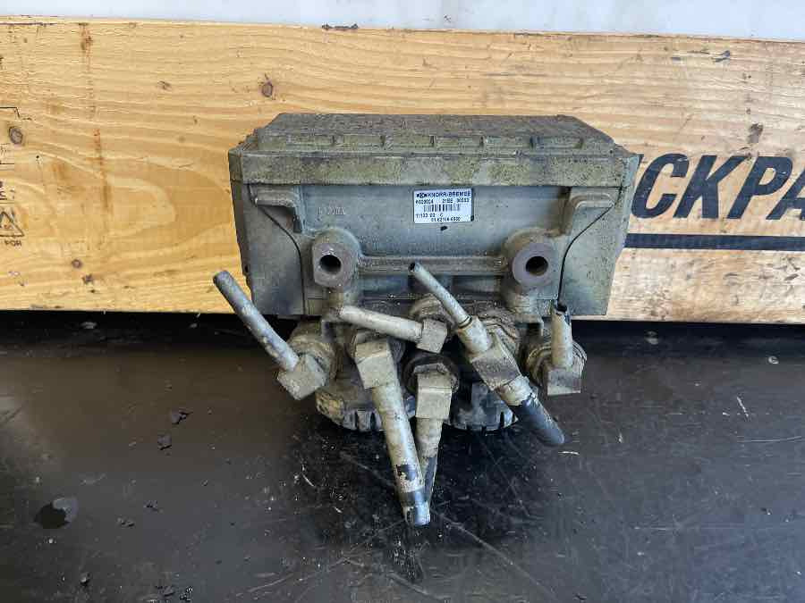 MAN VALVE 81.52106-6050 - Brake valve for Truck: picture 2 MAN VALVE 81.52106-6050 - Brake valve for Truck: picture 2