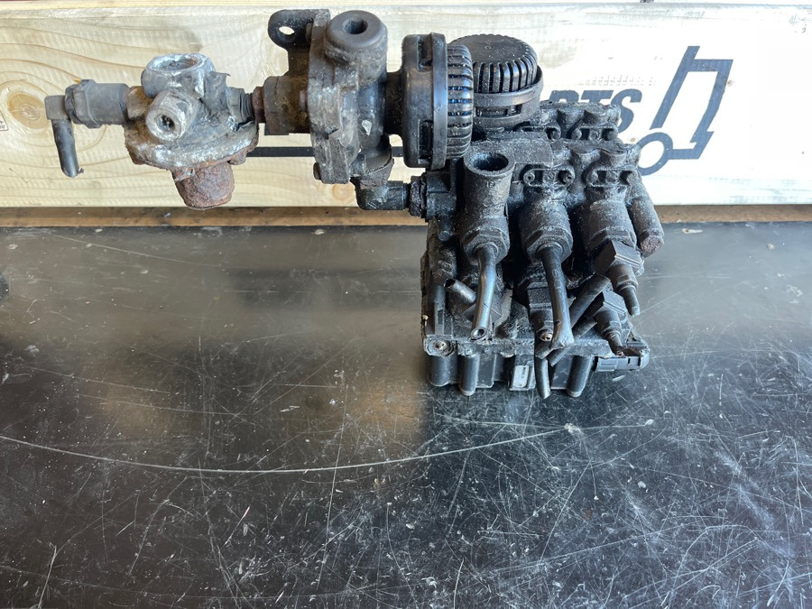 MAN VALVE ECAS 81.25902-6147 - Brake valve for Truck: picture 1 MAN VALVE ECAS 81.25902-6147 - Brake valve for Truck: picture 1