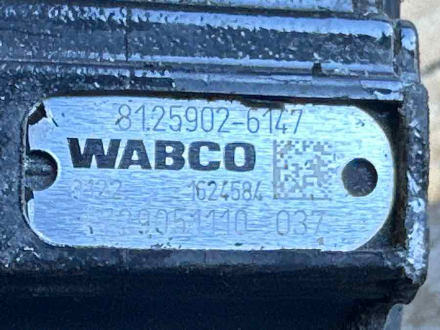 MAN VALVE ECAS 81.25902-6147 - Brake valve for Truck: picture 2 MAN VALVE ECAS 81.25902-6147 - Brake valve for Truck: picture 2