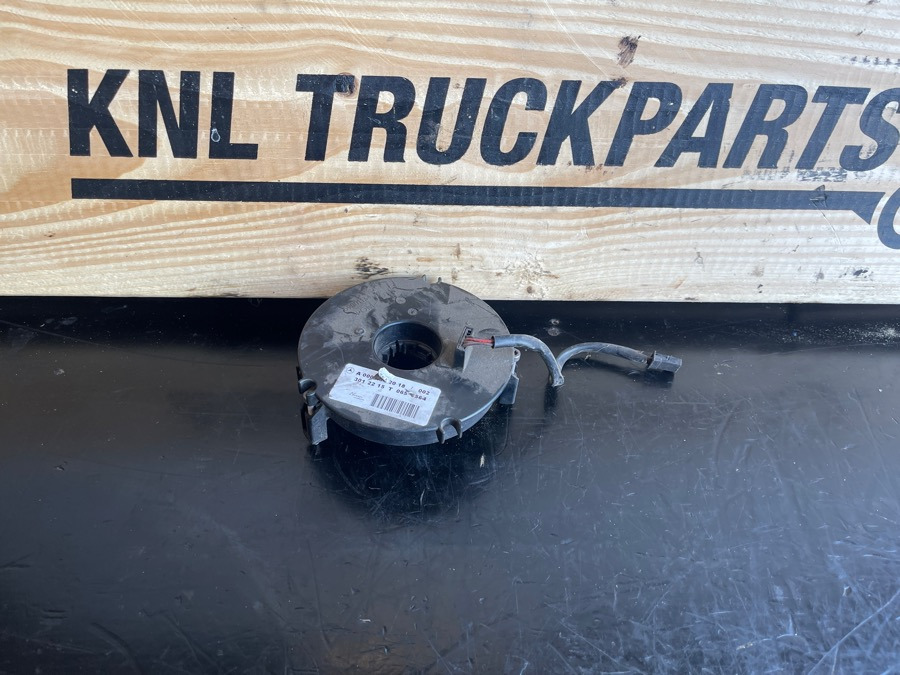 MERCEDES CLOCK SPIN A0004642018 - Cab and interior for Truck: picture 2 MERCEDES CLOCK SPIN A0004642018 - Cab and interior for Truck: picture 2