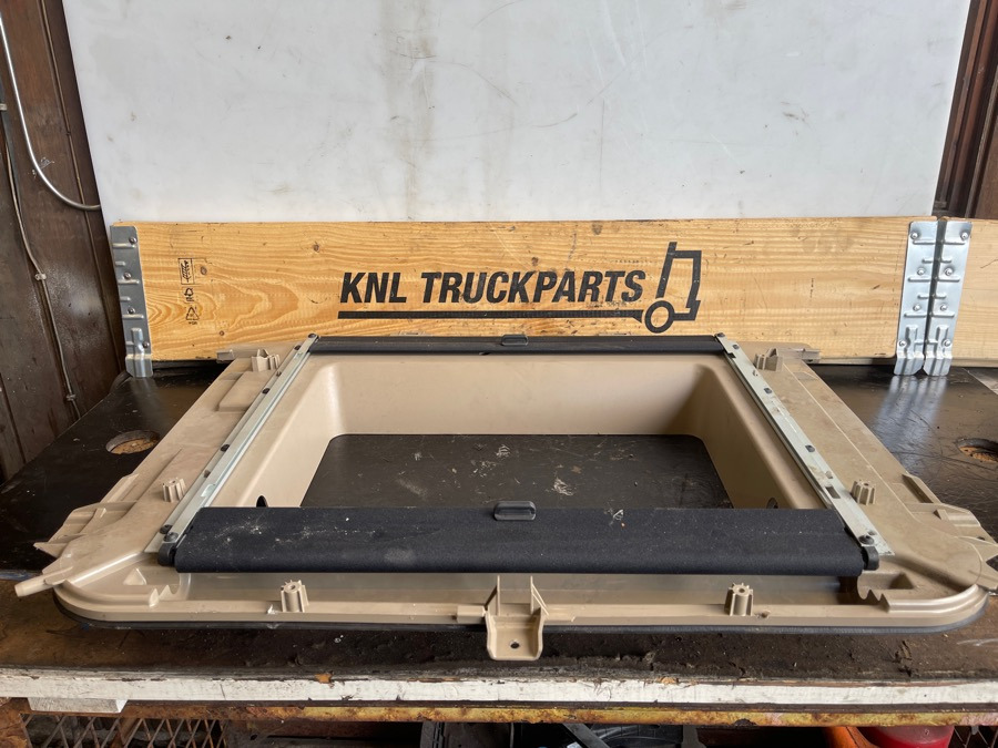 MERCEDES ROOF HATCH BLIND A9607801409 - Cab and interior for Truck: picture 1 MERCEDES ROOF HATCH BLIND A9607801409 - Cab and interior for Truck: picture 1
