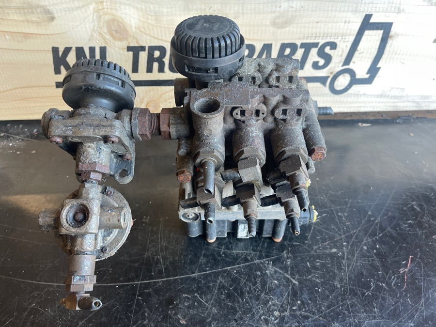 MERCEDES VALVE 4729051110 - Brake valve for Truck: picture 1 MERCEDES VALVE 4729051110 - Brake valve for Truck: picture 1