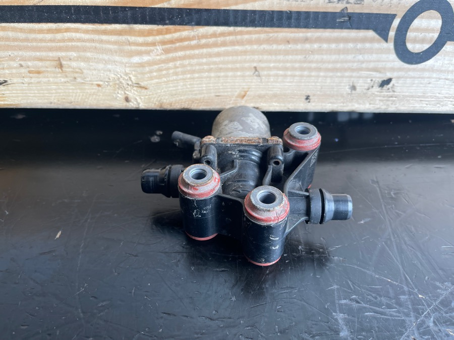 MERCEDES VALVE A0001531059 - Brake valve for Truck: picture 1 MERCEDES VALVE A0001531059 - Brake valve for Truck: picture 1