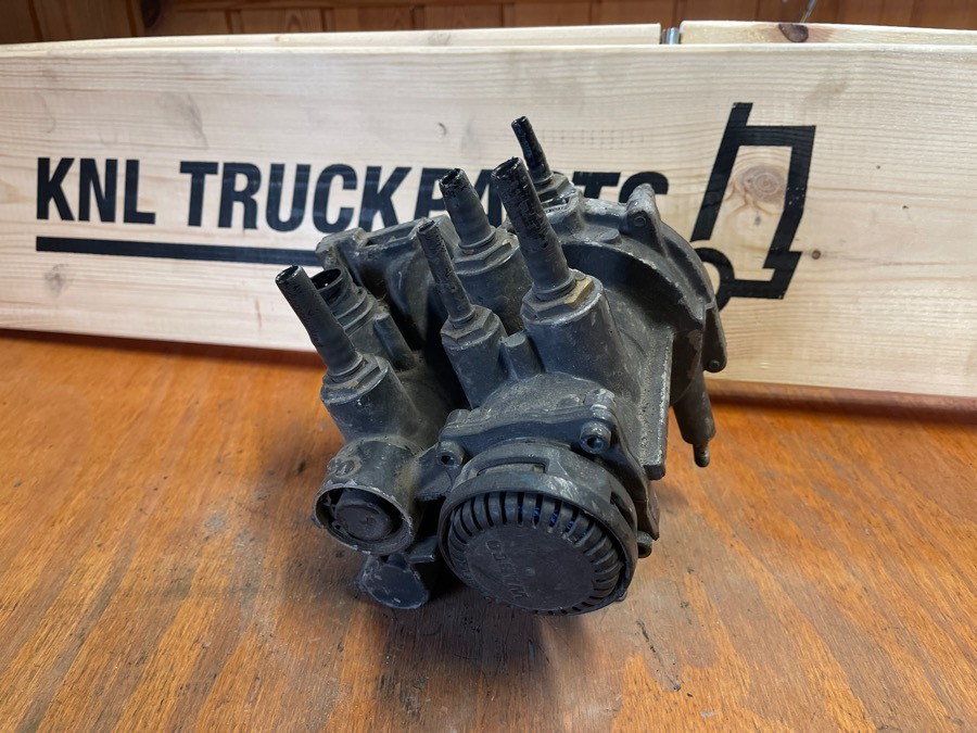 MERCEDES VALVE A0004318913 - Brake valve for Truck: picture 1 MERCEDES VALVE A0004318913 - Brake valve for Truck: picture 1