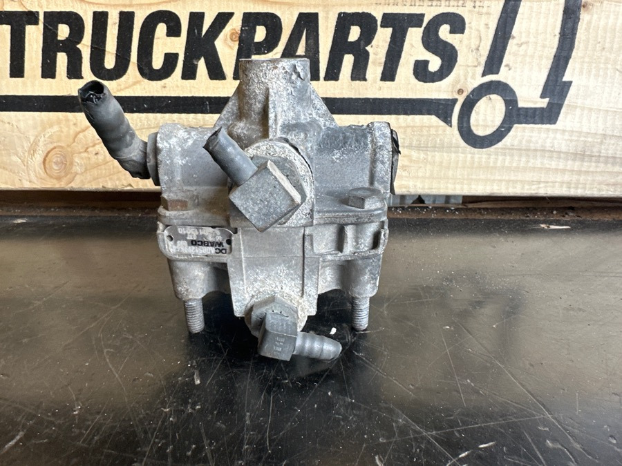 MERCEDES VALVE A0054299544 - Brake valve for Truck: picture 2 MERCEDES VALVE A0054299544 - Brake valve for Truck: picture 2