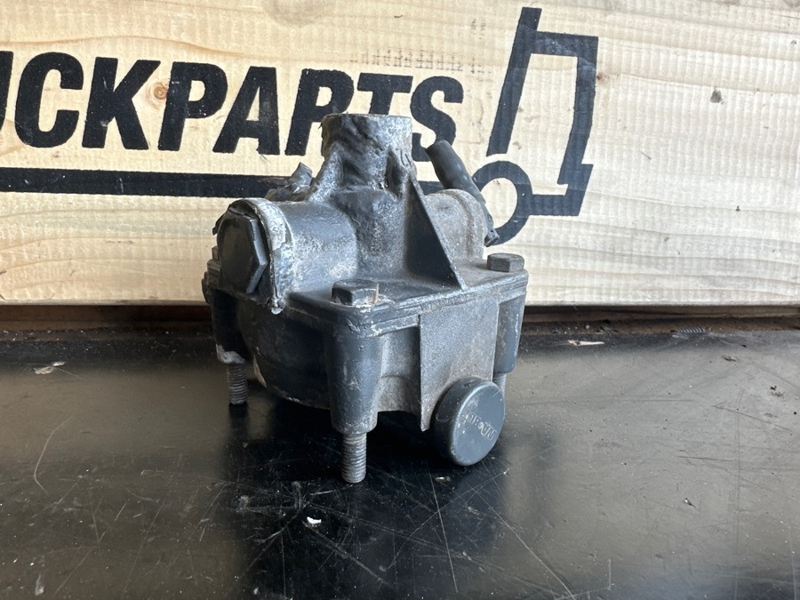 MERCEDES VALVE A0054299544 - Brake valve for Truck: picture 1 MERCEDES VALVE A0054299544 - Brake valve for Truck: picture 1