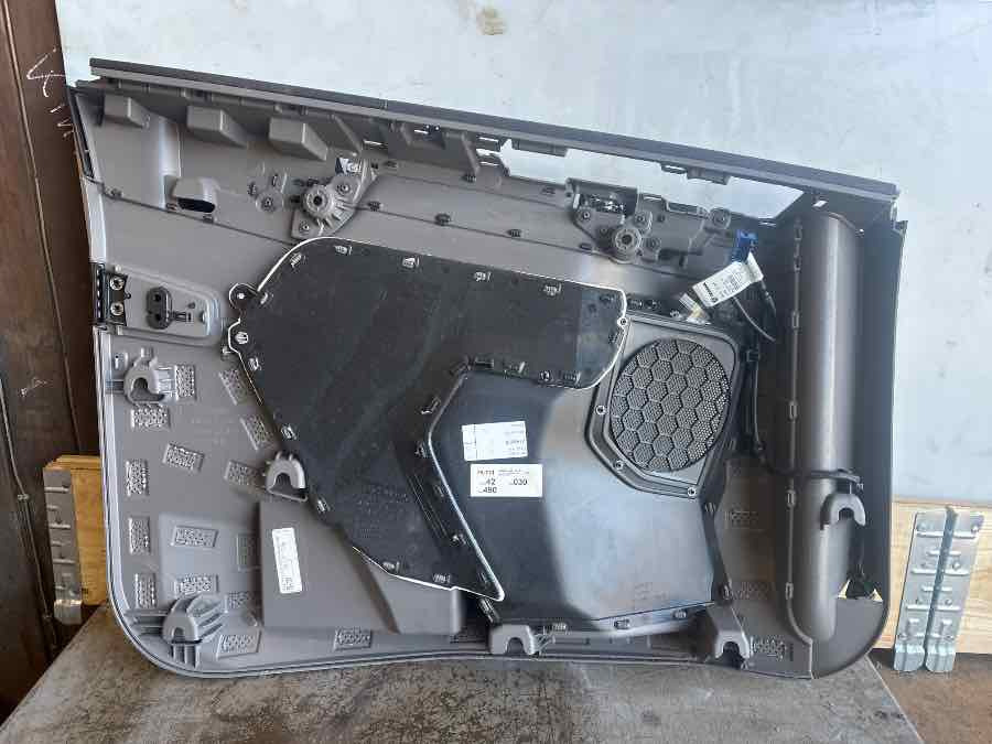 SCANIA DOOR TRIM 2935304 RH - Cab and interior for Truck: picture 2 SCANIA DOOR TRIM 2935304 RH - Cab and interior for Truck: picture 2
