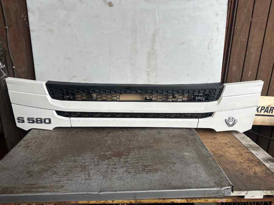 SCANIA NGR GRILL LOWER - Body and exterior for Truck: picture 1 SCANIA NGR GRILL LOWER - Body and exterior for Truck: picture 1
