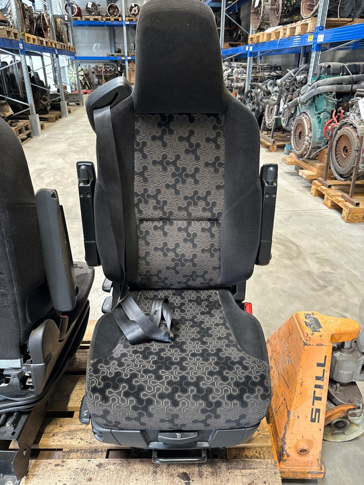 SCANIA PASSENGER SEAT NGR - Cab and interior for Truck: picture 2 SCANIA PASSENGER SEAT NGR - Cab and interior for Truck: picture 2