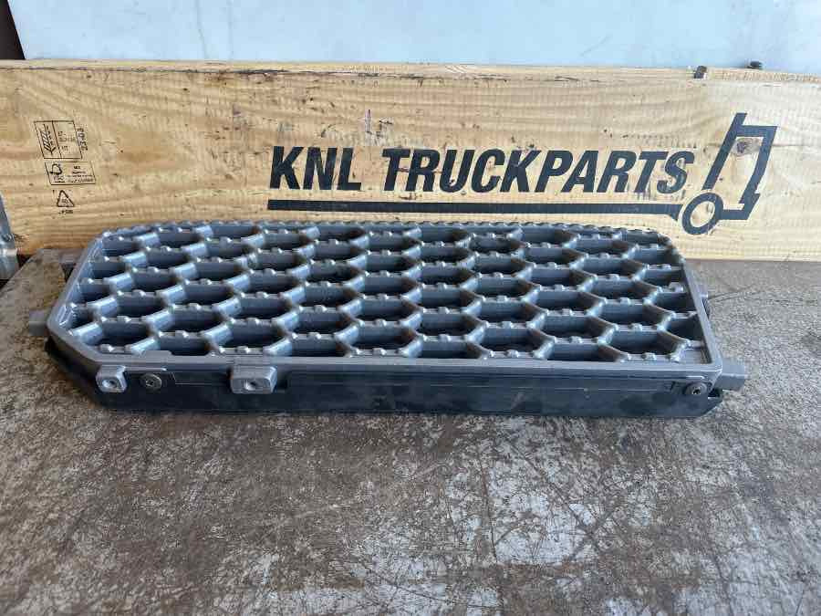 SCANIA STEP PLATE 2422408 - Cab and interior for Truck: picture 1 SCANIA STEP PLATE 2422408 - Cab and interior for Truck: picture 1