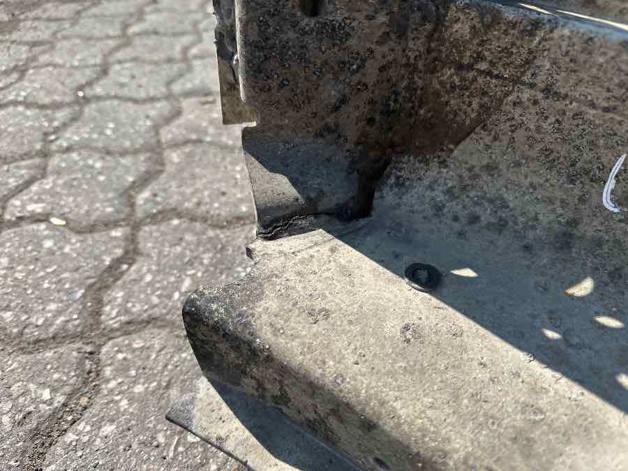 VOLVO BUMPER 84210166 - Body and exterior for Truck: picture 3 VOLVO BUMPER 84210166 - Body and exterior for Truck: picture 3