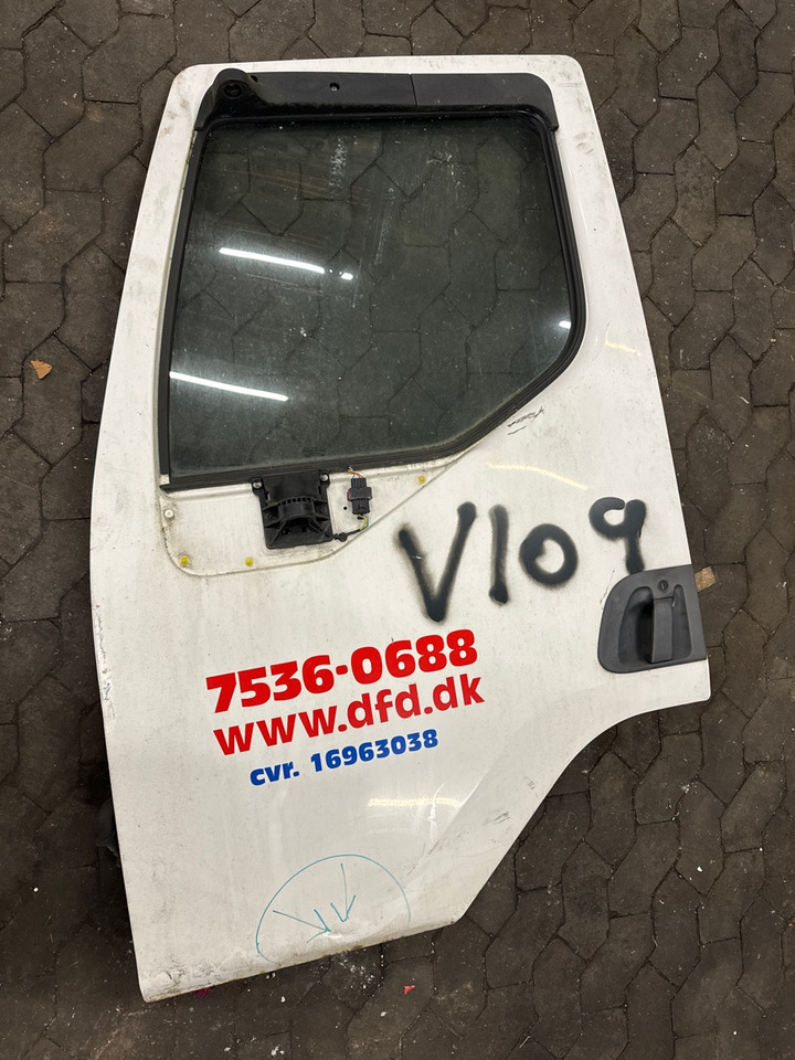 VOLVO FLE LEFT DOOR 20832731 - Cab and interior for Truck: picture 1 VOLVO FLE LEFT DOOR 20832731 - Cab and interior for Truck: picture 1