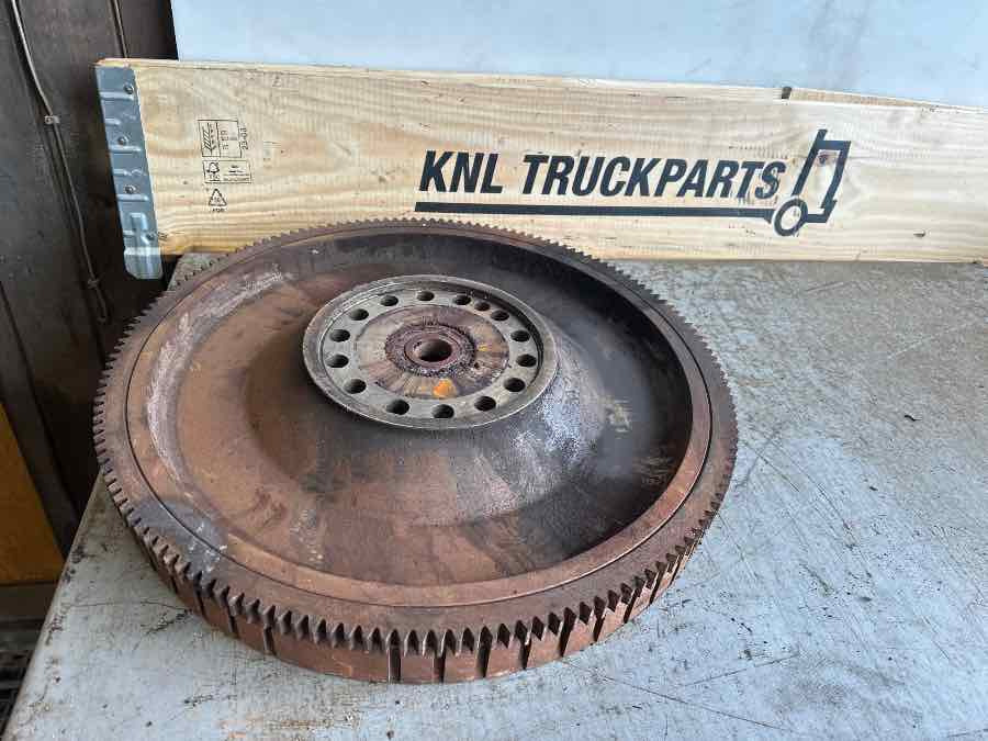 VOLVO FLY WHEEL 20711957 - Engine and parts for Truck: picture 2 VOLVO FLY WHEEL 20711957 - Engine and parts for Truck: picture 2