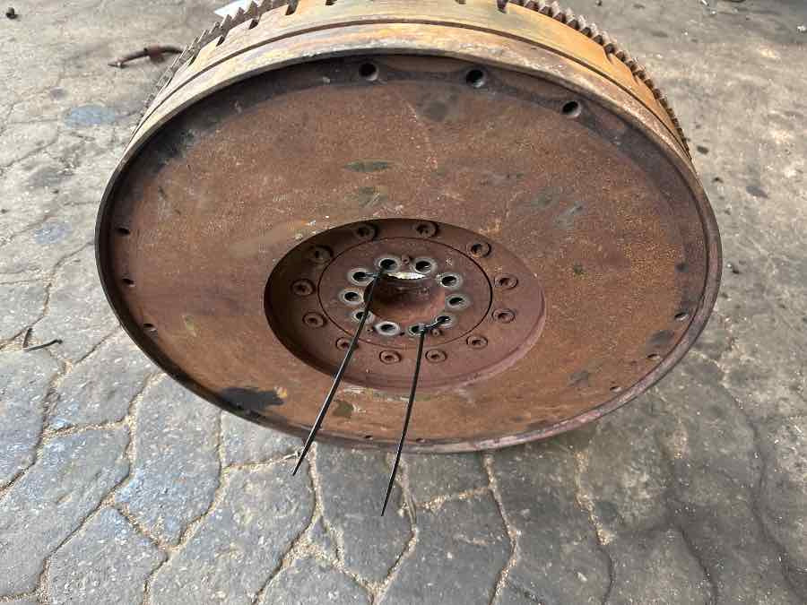 VOLVO FLY WHEEL 21416133 - Engine and parts for Truck: picture 3 VOLVO FLY WHEEL 21416133 - Engine and parts for Truck: picture 3