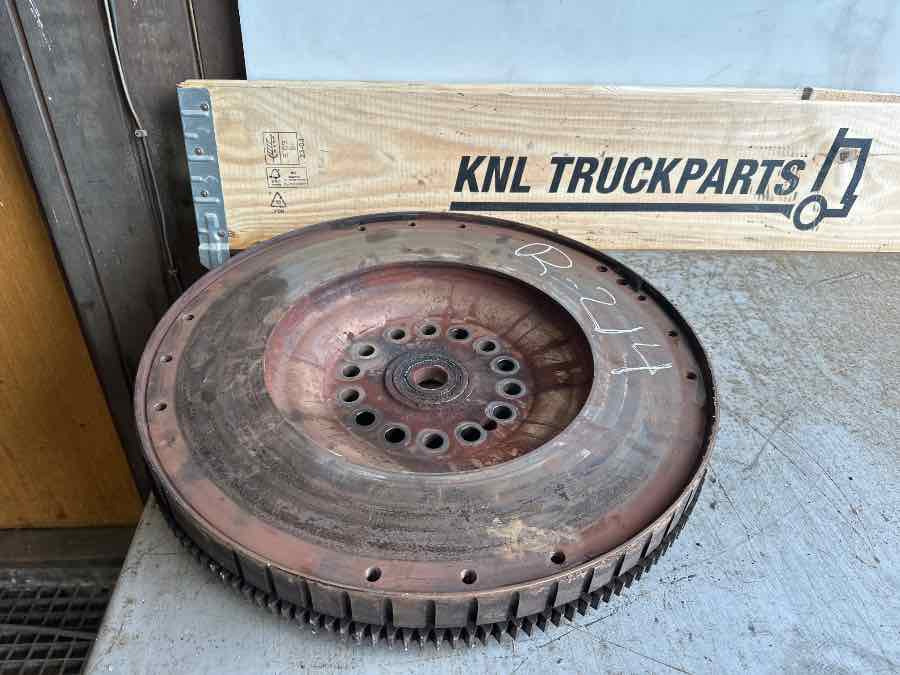 VOLVO FLY WHEEL 21630898 - Engine and parts for Truck: picture 2 VOLVO FLY WHEEL 21630898 - Engine and parts for Truck: picture 2