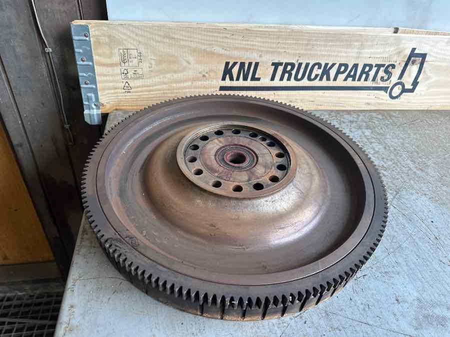 VOLVO FLY WHEEL 21630898 - Engine and parts for Truck: picture 1 VOLVO FLY WHEEL 21630898 - Engine and parts for Truck: picture 1