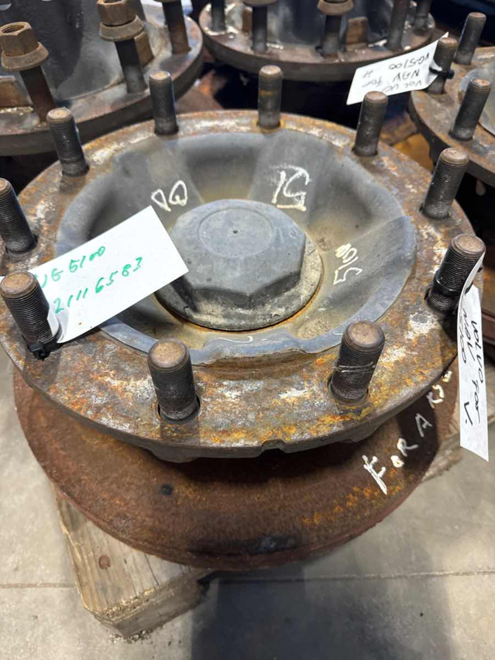 VOLVO FRONT HUB 21116583 - Wheel hub for Truck: picture 1 VOLVO FRONT HUB 21116583 - Wheel hub for Truck: picture 1