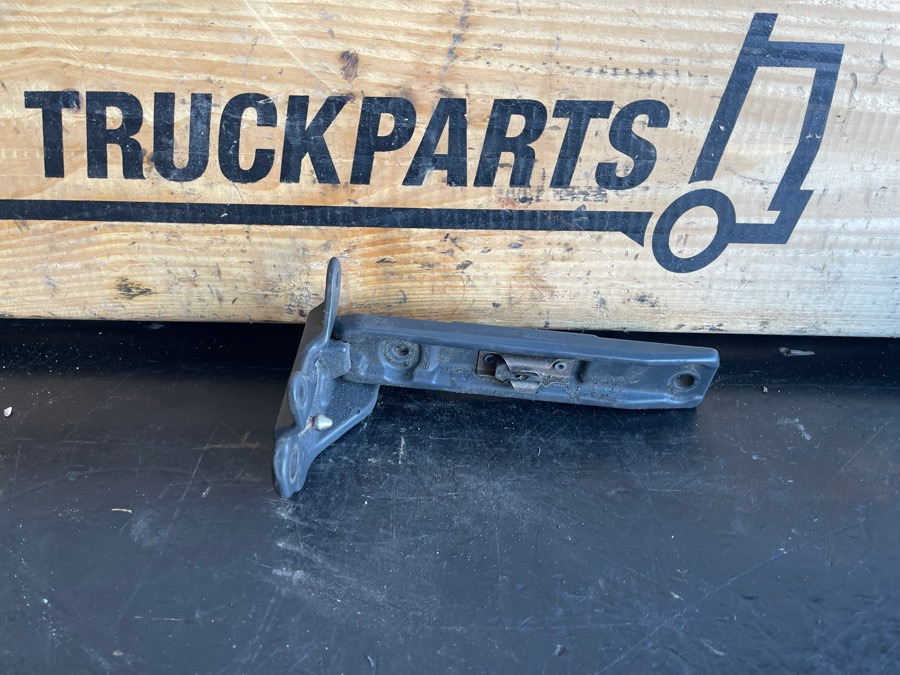 VOLVO HINGE 82192393 - Cab and interior for Truck: picture 1 VOLVO HINGE 82192393 - Cab and interior for Truck: picture 1