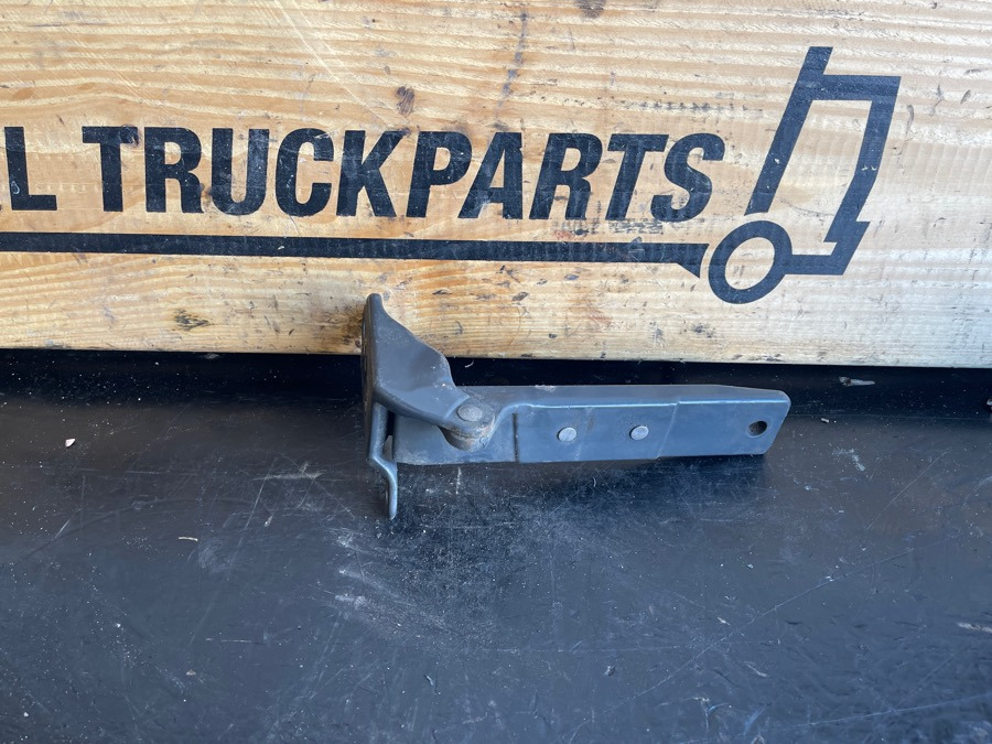 VOLVO HINGE 82192393 - Cab and interior for Truck: picture 2 VOLVO HINGE 82192393 - Cab and interior for Truck: picture 2