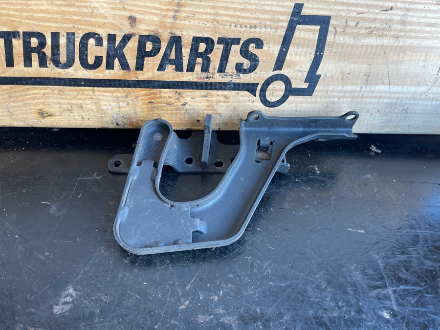 VOLVO HINGE 84104144 - Cab and interior for Truck: picture 2 VOLVO HINGE 84104144 - Cab and interior for Truck: picture 2