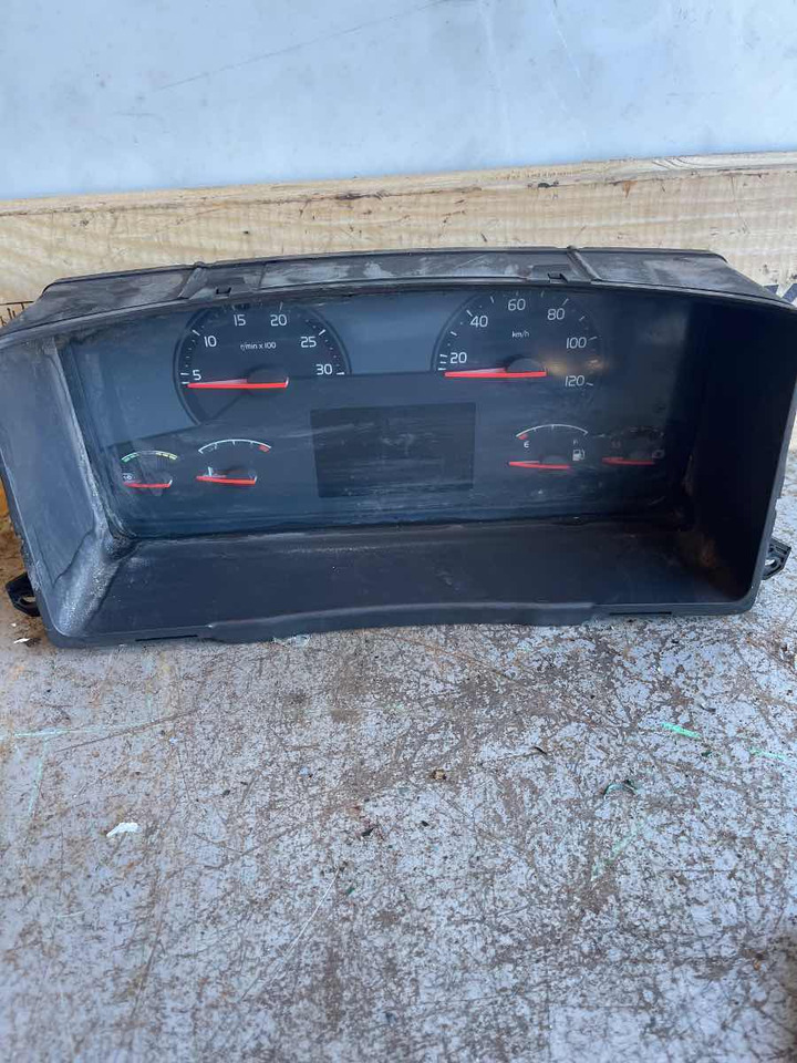 VOLVO INSTRUMENT / SPEEDOMETER 21698831 - Cab and interior for Truck: picture 1 VOLVO INSTRUMENT / SPEEDOMETER 21698831 - Cab and interior for Truck: picture 1