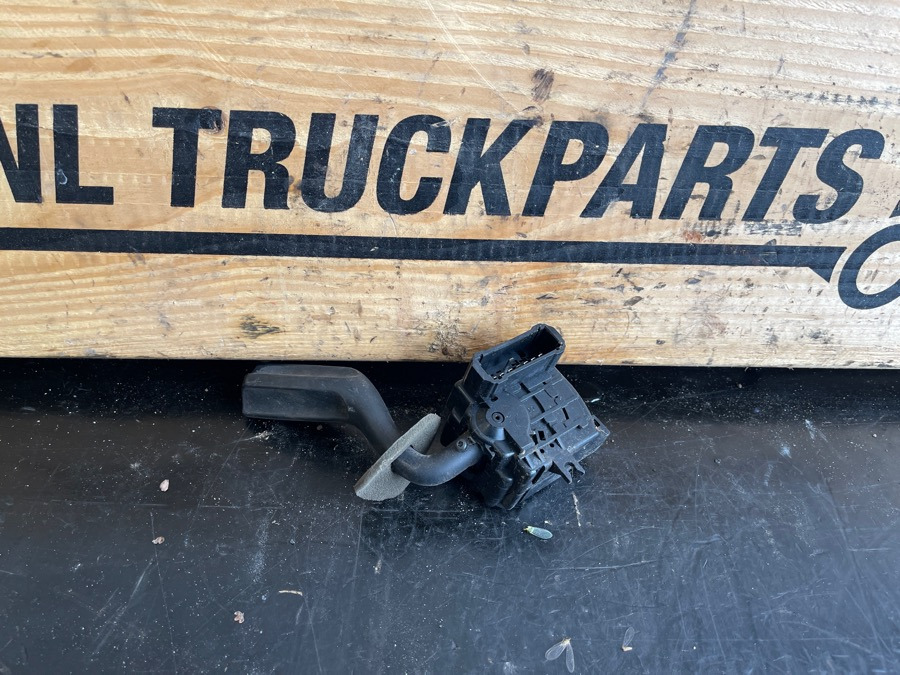 VOLVO LEVER SWITCH 21535700 - Cab and interior for Truck: picture 1 VOLVO LEVER SWITCH 21535700 - Cab and interior for Truck: picture 1